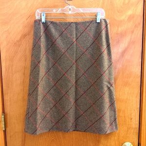 Ann Taylor LOFT lined wool knee length skirt, brown hounds tooth plaid, size 10